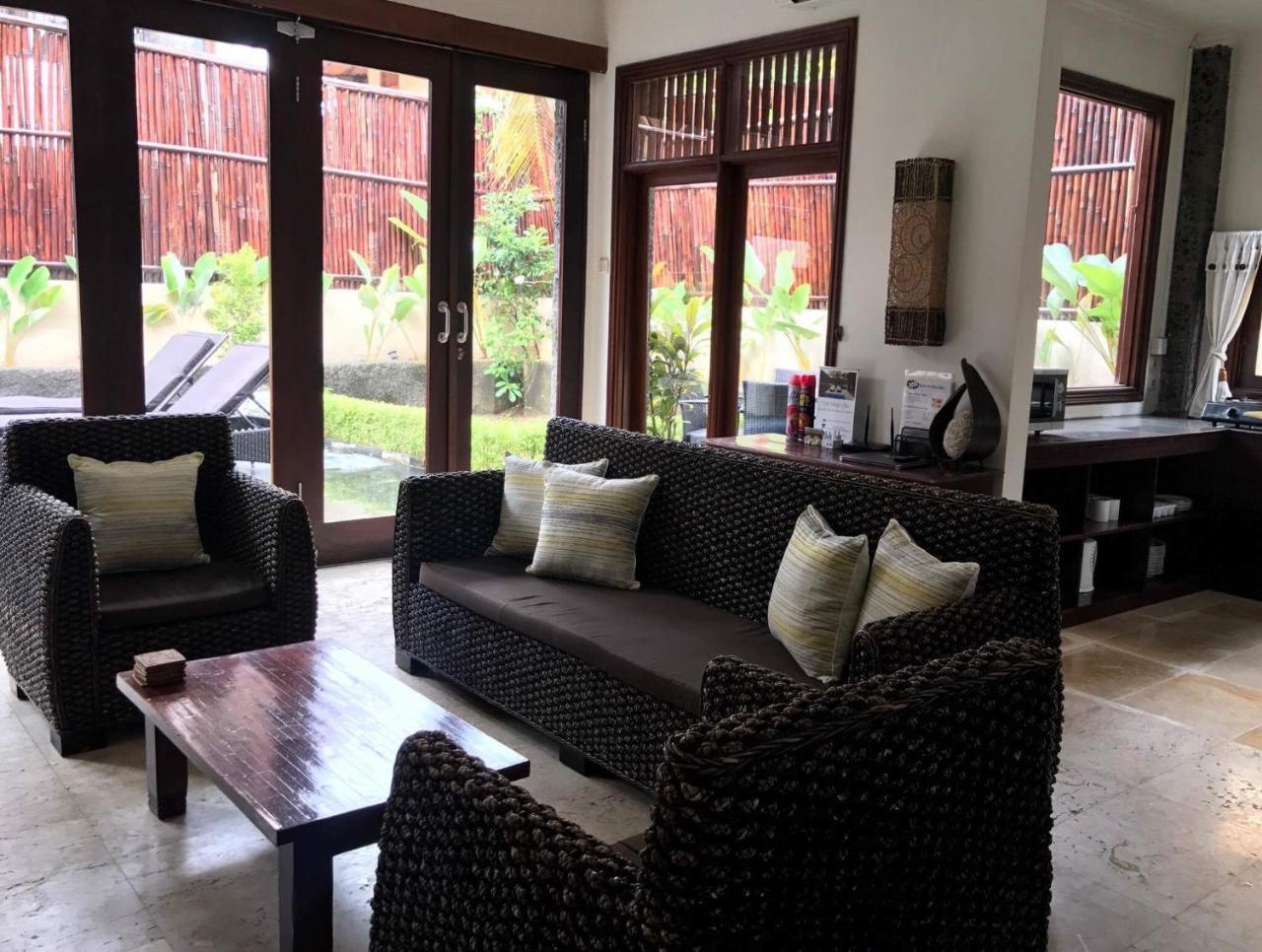 Kuta Holiday Villas Exterior foto